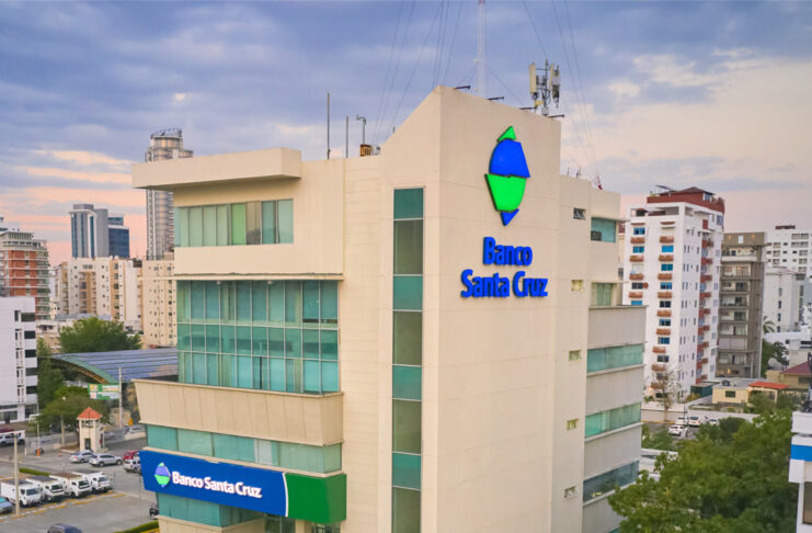 Banco Santa Cruz recibe calificación de riesgos A+ (dom), con perspectiva positiva