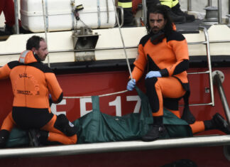 Hallan cuerpos del magnate Michael Lynch y su hija en el yate que naufragó frente a las costas de Italia