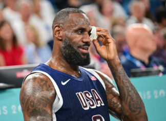 LeBron James recibe cuatro puntos de sutura tras llevarse un codazo en el ojo en los JJ.OO.