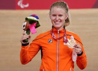 Paraciclista neerlandesa Caroline Groot ganó primer oro en París 2024