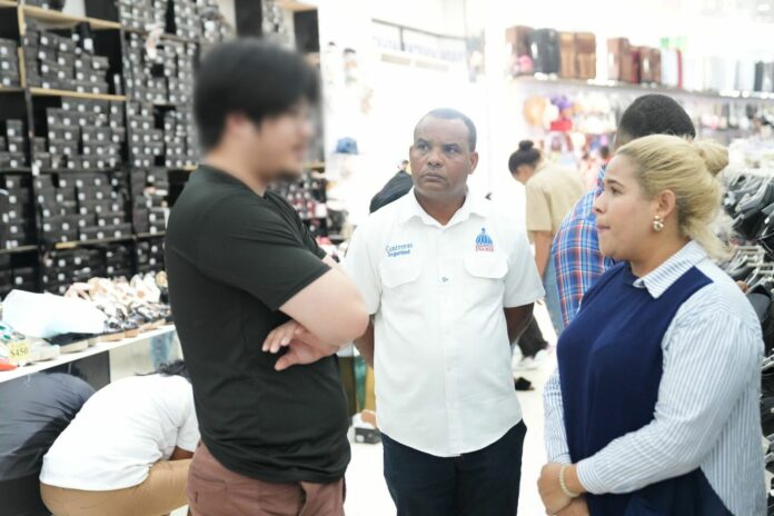INABIE investiga venta de zapatos con su logo en tienda de Villa Mella