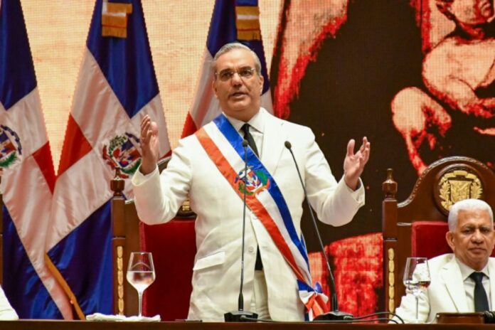 Abinader dice en los próximos 4 años logrará capacitar 20,000 policías más