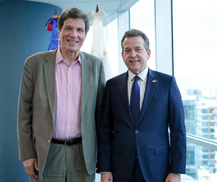Ministro Bisonó recibe visita del Subsecretario de Estado de EE.UU, José W. Fernández