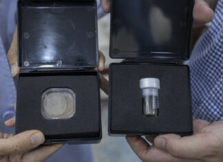 China descubre un material «extraordinario» en muestras de suelo lunar