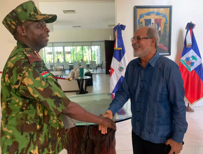 Jefe de la misión keniana en Haití visita a la embajada dominicana