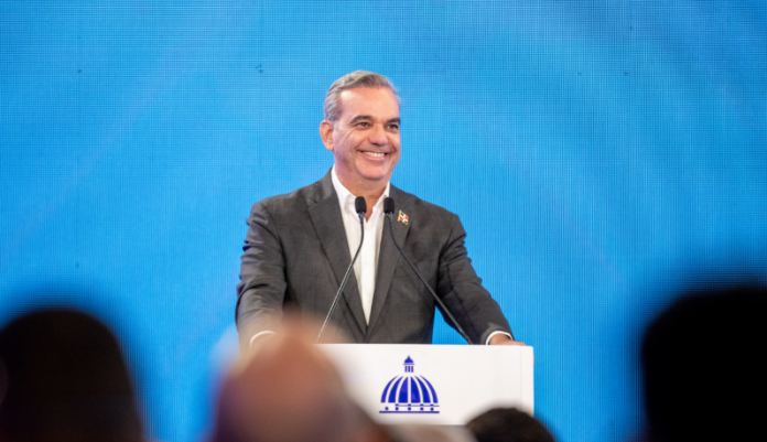 Abinader lanza #LAencuesta en su canal de WhatsApp