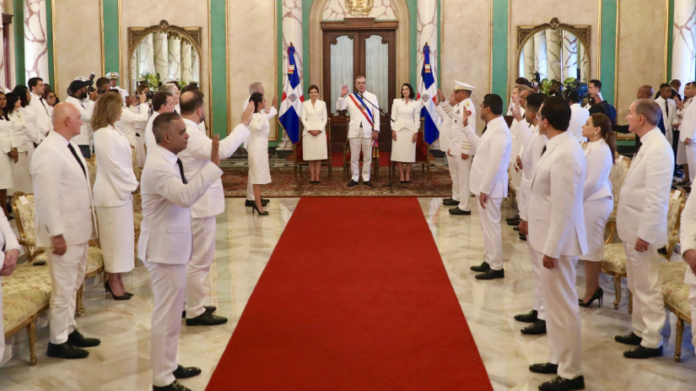 Abinader juramenta el gabinete para su segundo mandato