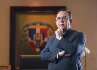 Abinader ratifica a Valdez Albizu y a Alejandro Fernández W.