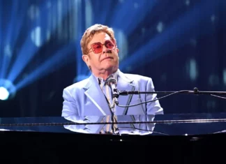 Elton John lidia con infección ocular grave