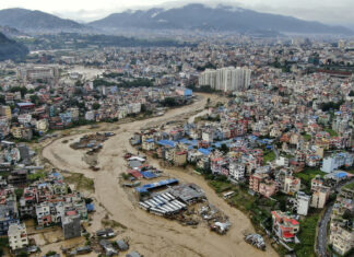 Más de 100 muertos por catastróficas inundaciones en Nepal