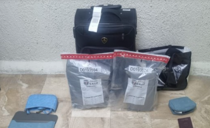 Atrapan mujer e impiden envío de dos paquetes de presunta cocaína a Bruselas