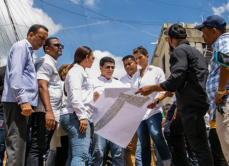 Fellito Suberví supervisa obras en Santo Domingo Norte