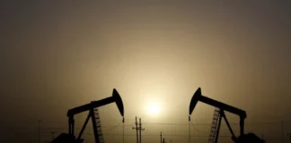 OPEP+ debate retraso de aumento de producción petrolera
