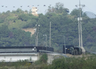 Corea del Sur lanza disparos de advertencia tras explosiones de carreteras fronterizas