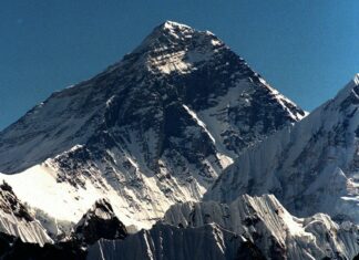 La montaña más alta del mundo se ha hecho aún más alta