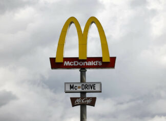 Más de una docena de personas fueron obligadas por una mafia trabajar en un McDonald’s