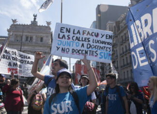 Milei descarta el cobro en universidades públicas mientras crecen las protestas estudiantiles