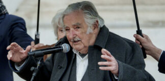 «Hasta siempre, les doy mi corazón»: Mujica reaparece en un mitin antes de las elecciones de Uruguay