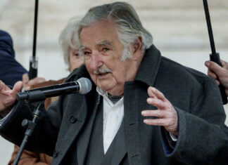 «Hasta siempre, les doy mi corazón»: Mujica reaparece en un mitin antes de las elecciones de Uruguay