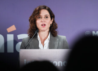Presidenta de la Comunidad de Madrid compara el consumo de drogas con los niños migrantes