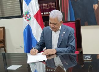 Presidentes del Senado y Cámara de Diputados firman nueva Constitución