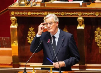 Primer ministro francés enfrenta moción de censura