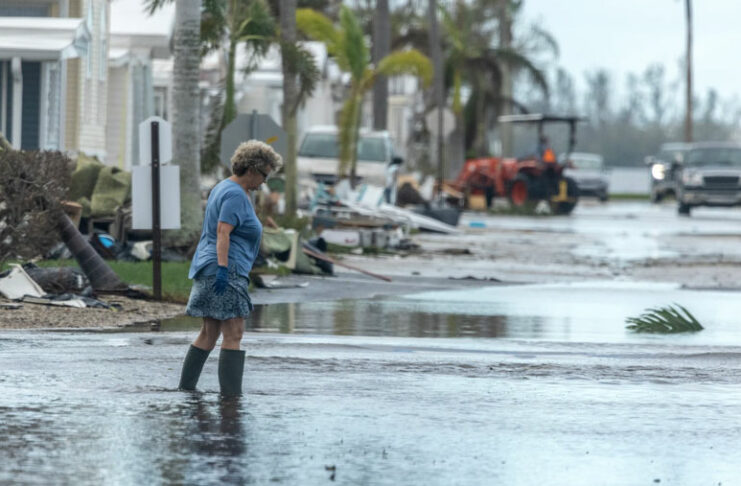 Unos 400 mil clientes aún sin electricidad en Florida tras Milton