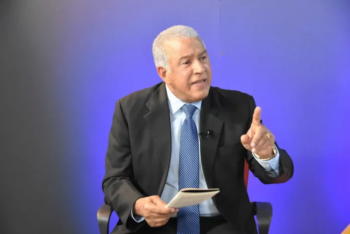 Andrés Bautista destaca importancia de encuentro tripartito para consenso de reforma fiscal