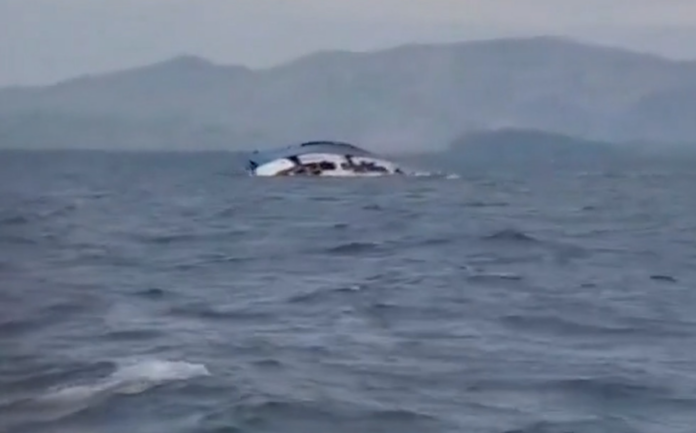 Un barco se hunde con 278 personas a bordo