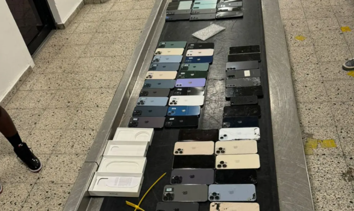 Pasajero intenta entrar al país contrabando de 74 celulares por AILA