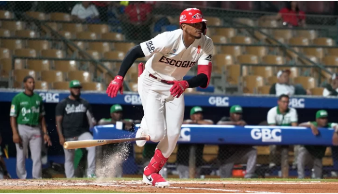 Erik González con sencillo deja en el terreno a las Estrellas