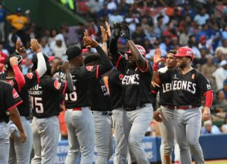 Dos jonrones de Pimentel, uno por los 411, dan victoria sobre Licey