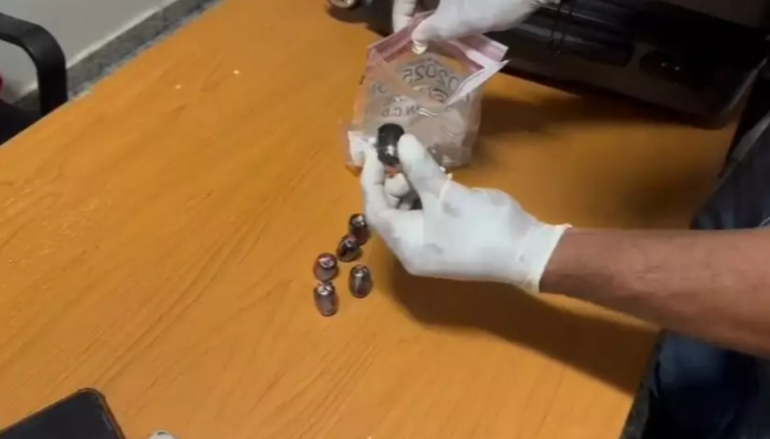 Arrestan extranjero con cocaína en el estómago y ropa interior