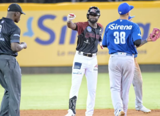 Lawlar y Johnson guían al Licey a su primera victoria al vencer a Gigantes