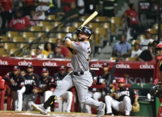 Dos dobles de Yadiel Hernández y Águilas cortan racha de derrotas