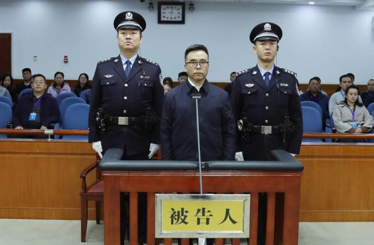 Condenan a muerte al expresidente del Banco de China por corrupción