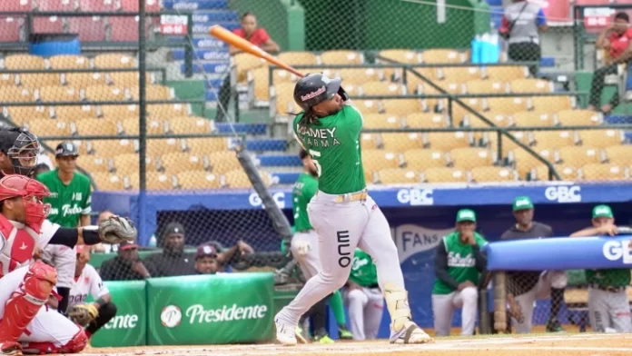 Estrellas Orientales derrotan 6-3 a los Leones del Escogido