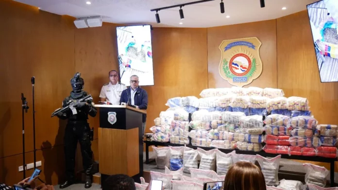 Incautan 707 paquetes de presunta cocaína y marihuana durante operativos en Peravia y Boca Chica