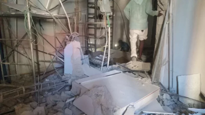 Tres heridos tras derrumbe en edificio del Arzobispado de Santiago