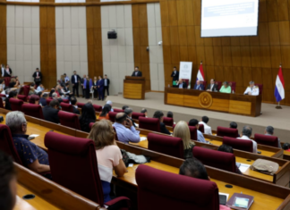 Senadores paraguayos se aumentan sus salarios y les llueven críticas