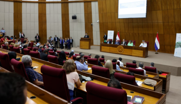 Senadores paraguayos se aumentan sus salarios y les llueven críticas