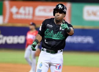 Jonrón de Valdez con bases llenas en el noveno da triunfo a Estrellas ante Gigantes