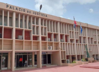 Aplazan conocimiento de coerción a profesor imputado de violar estudiante