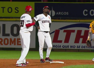 Junior Lake decide con doble triunfo de Leones sobre Águilas