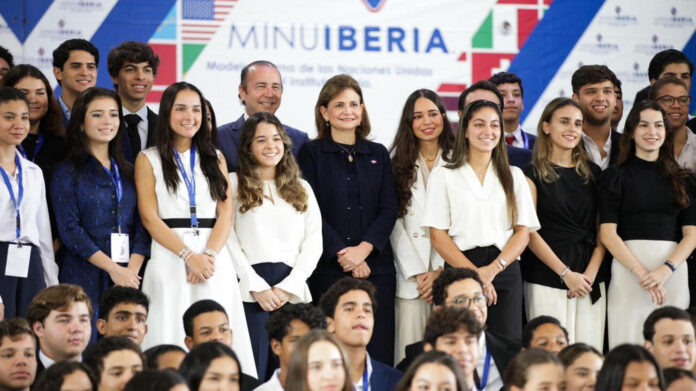 Raquel Peña destaca compromiso del Gobierno de invertir en el desarrollo de la juventud
