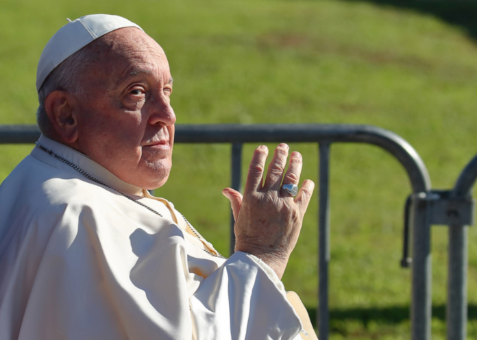 El papa hace una visita sorpresa a defensora radical del derecho al aborto