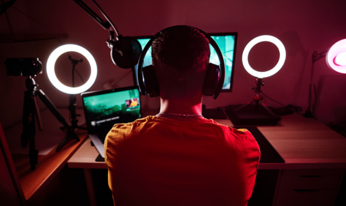 Streamer dice que su trabajo es el más duro y desata ira en redes