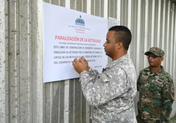 Ordenan paralizar construcción de torre en Piantini tras muerte de obrero