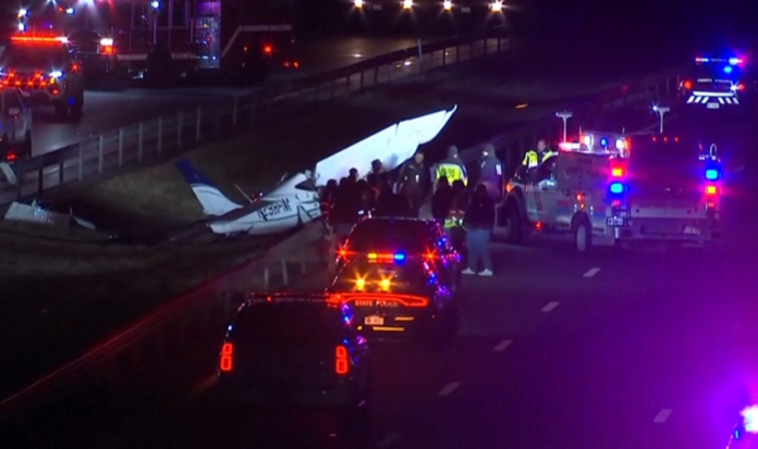 Una avioneta se estrella en una autopista en Nueva York