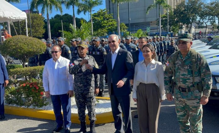 Abinader encabeza integración de agentes policiales en operativo “Garantía de Paz Navidad”